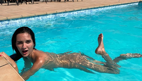 First a Blowjob by the Pool - then a hot Fuck: Ansehen auf EroticOnly.DE
